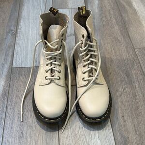 Dr. Martens Boots Sz 7 Docs